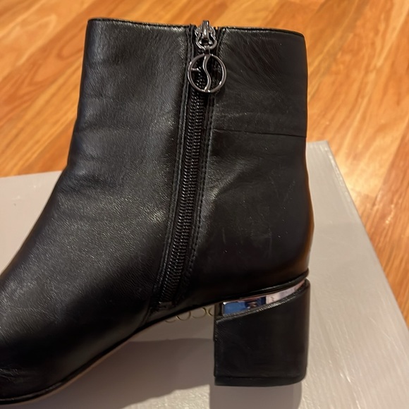 Women’s black leather booties - Picture 9 of 11